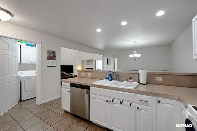 Building Photo - Spacious 4BR Townhome in Greeley