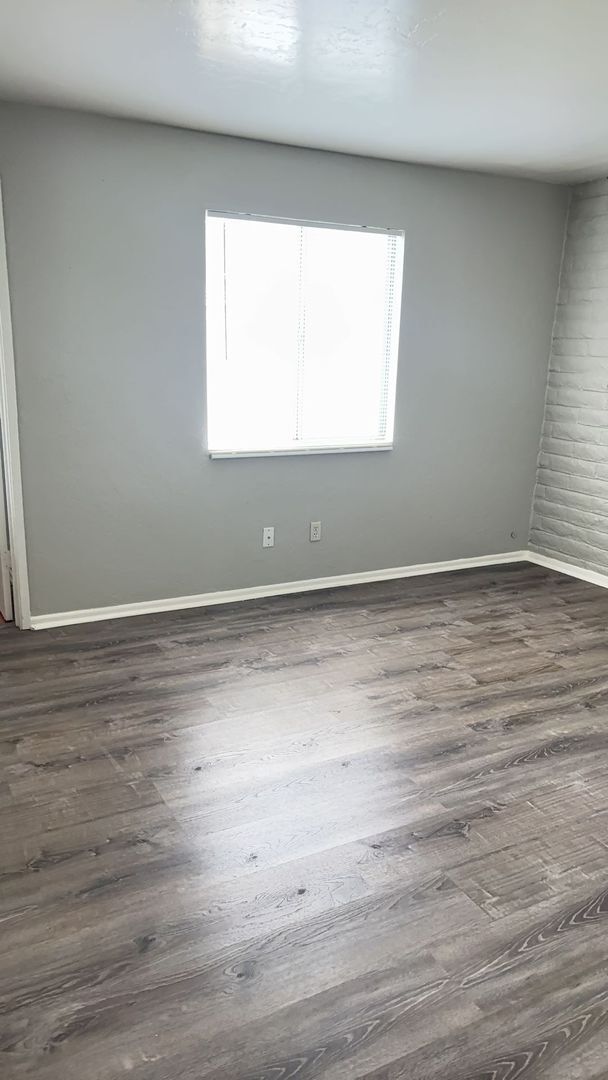 Building Photo - Beautiful 3 bedroom, 2 bath townhouse available