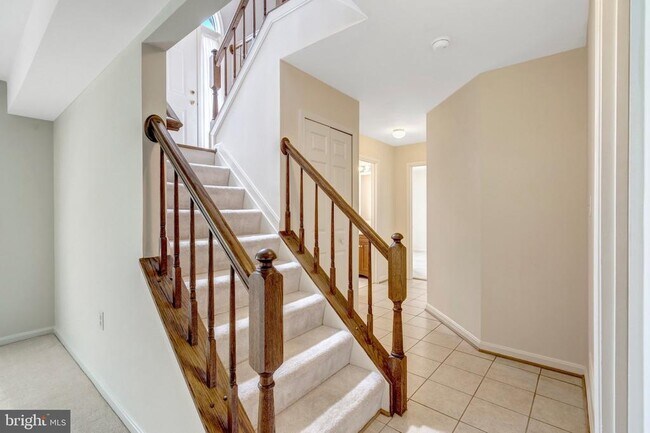 Building Photo - 5964 Norham Dr