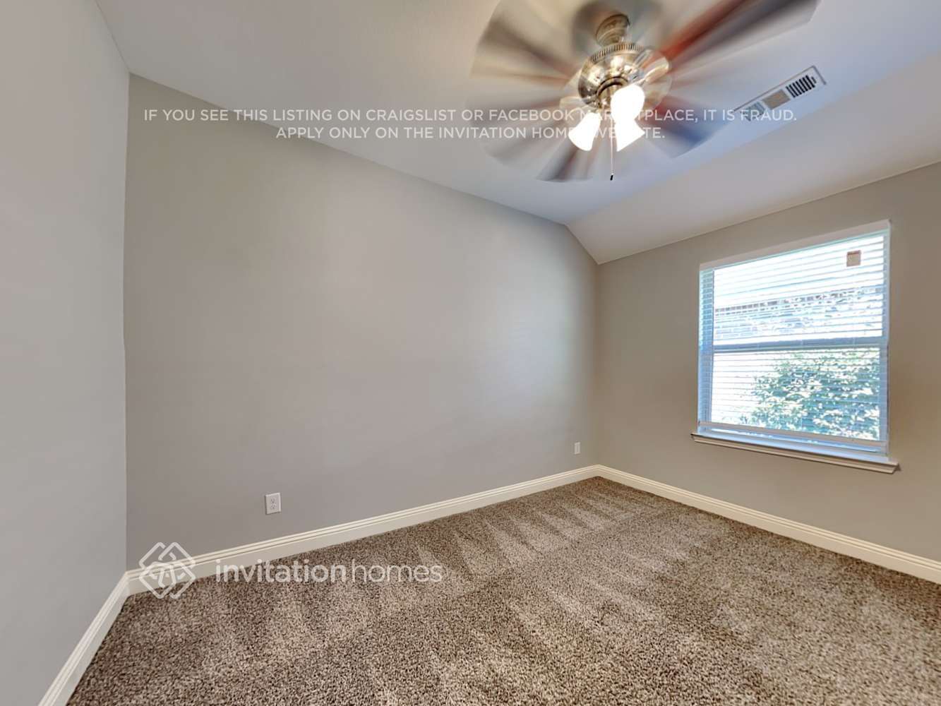 Building Photo - 1304 Roadrunner Dr