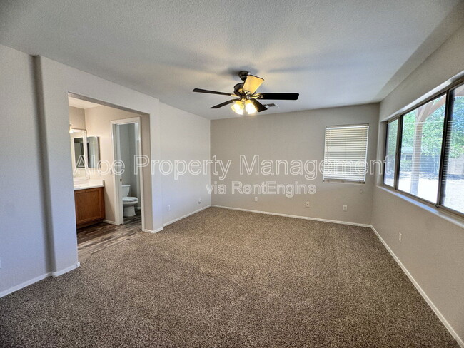 Building Photo - 9138 W Ross Ave