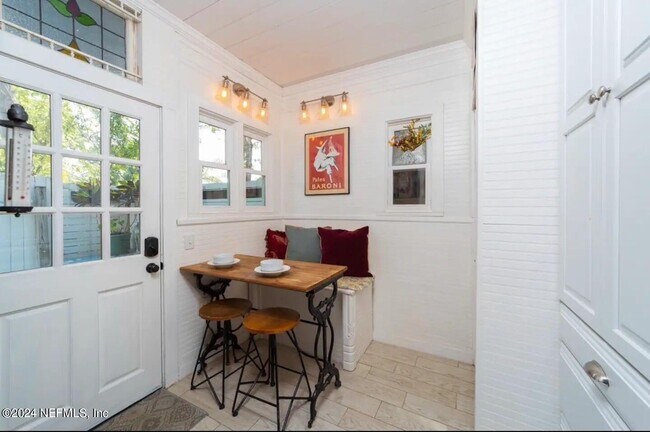 Building Photo - 251 Charlotte St