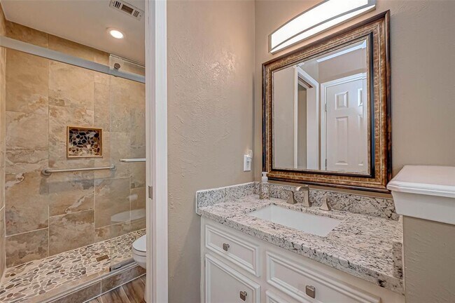 Building Photo - 502 Birdsong Dr