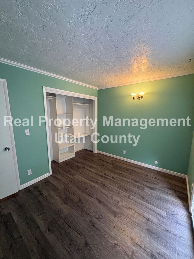 Building Photo - Half Off First Months Rent! 3rd floor condo in the heart of Salt Lake