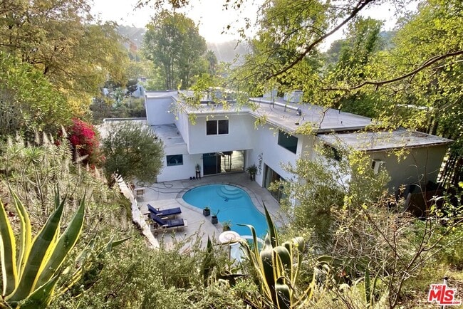 Building Photo - 2690 Zorada Dr