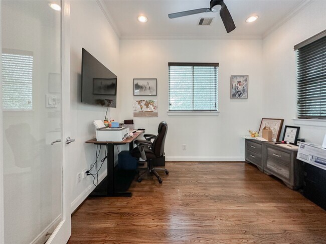 Building Photo - 2 Hermann Park Ct