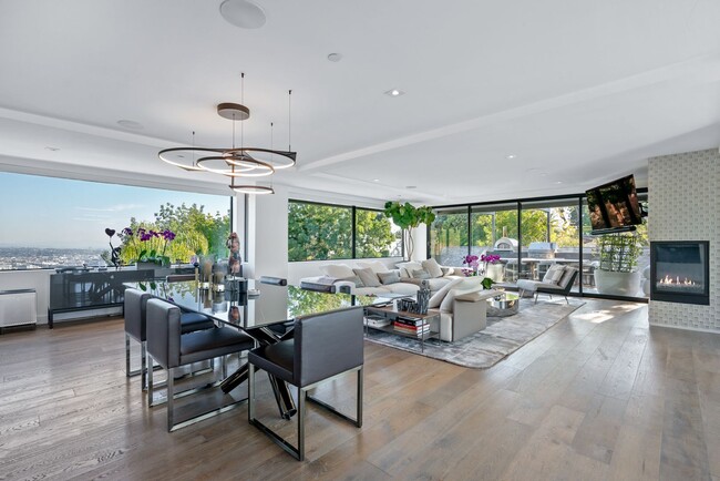 Building Photo - Prestigious Hollywood Hills Home for Rent