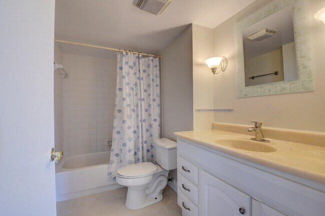 Building Photo - 16 Royal Palm Way