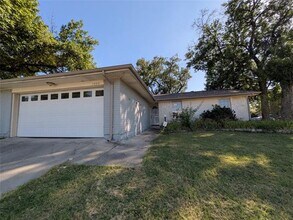 Building Photo - 1800 Fernwood Cir