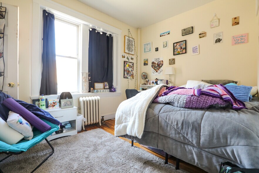 Building Photo - 322 St Paul St