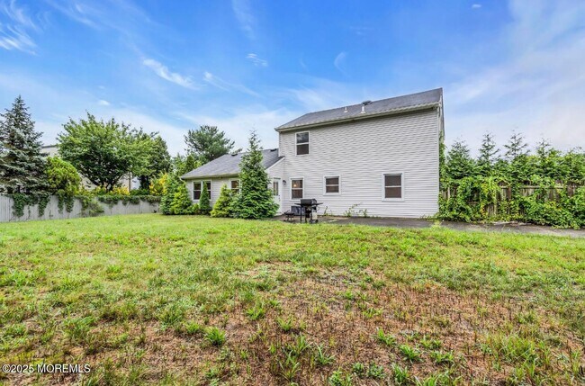 Building Photo - 2300 Oak Knoll Dr