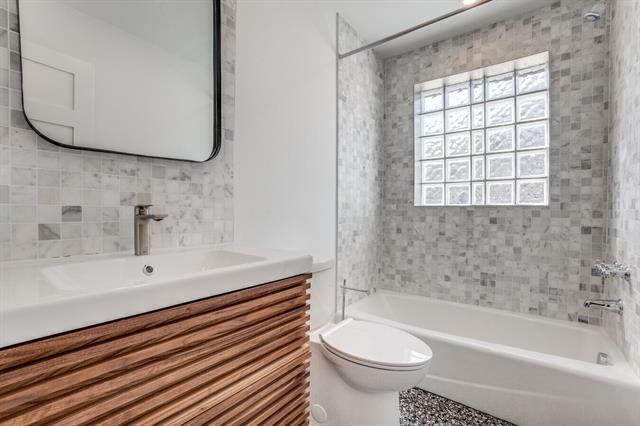 Building Photo - 1820 Mariposa Dr