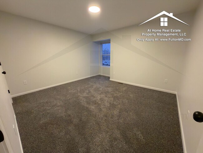 Building Photo - 1011-1013 Greystone Court