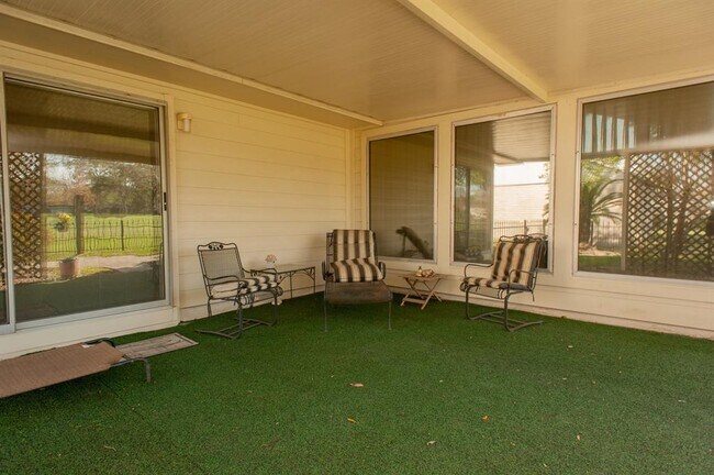 Building Photo - 2218 Green Tee Dr