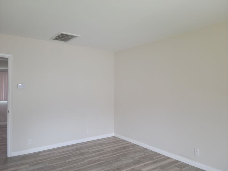 Building Photo - 619 S Grevillea Ave