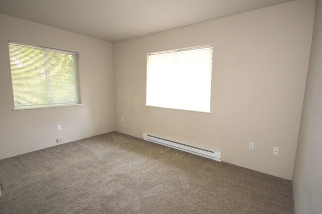 Building Photo - 144 3rd St W