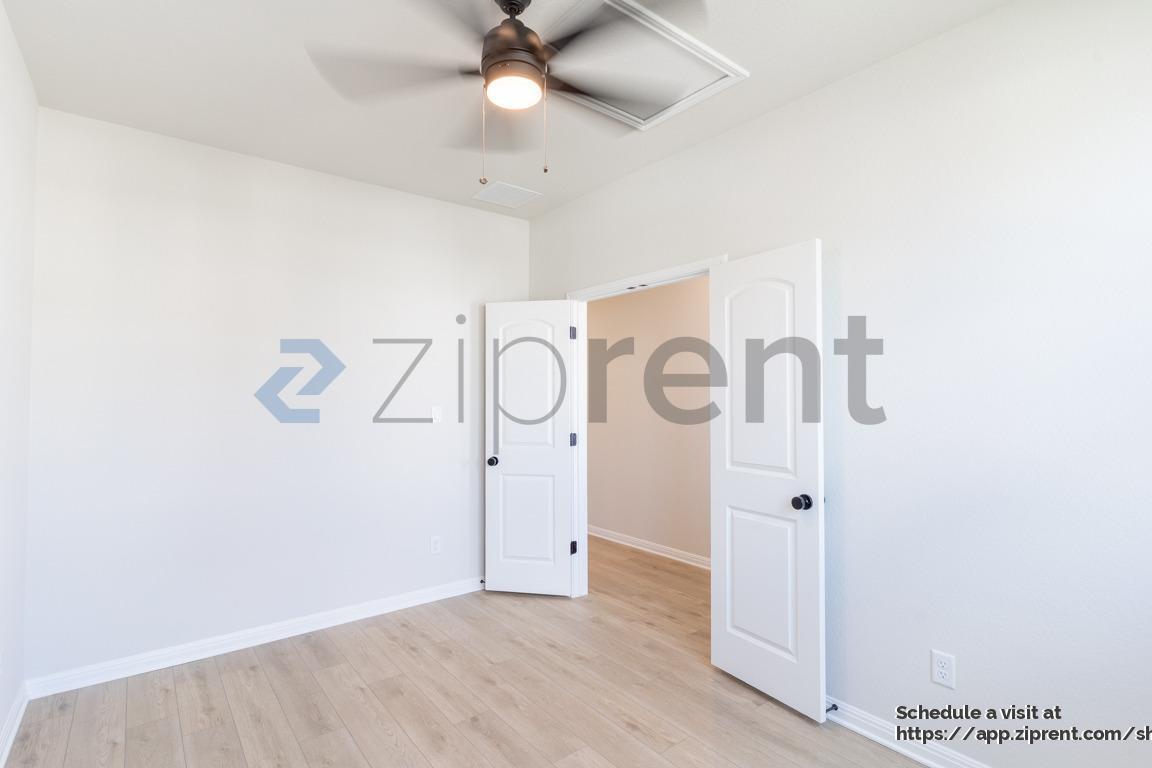 Building Photo - 214 Lake Shore Dr