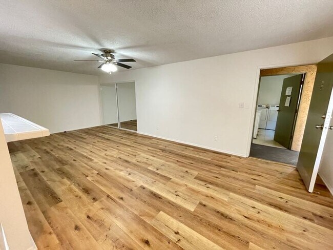 Interior Photo - 5708 Tujunga Ave