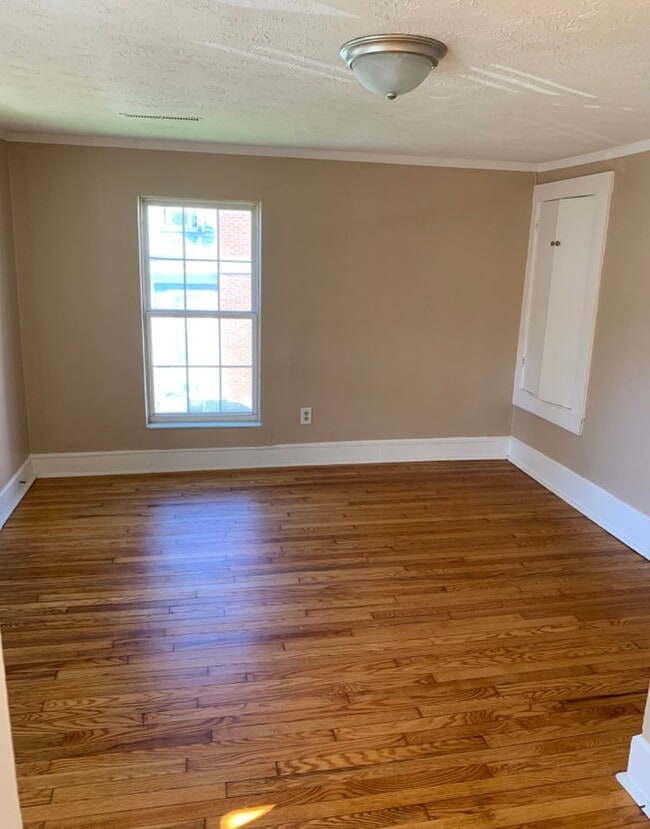 Building Photo - 0211 11th St