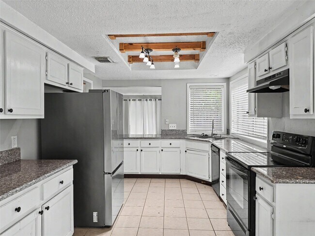 Building Photo - 7410 Songwind Ln