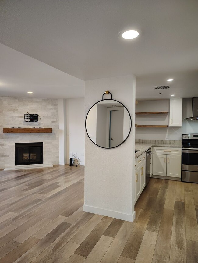 Building Photo - Gorgeous 1 Bedroom in Cherry Creek