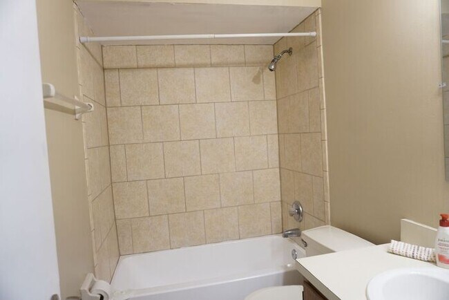 Building Photo - 3/2 townhome Near NAS Jax.