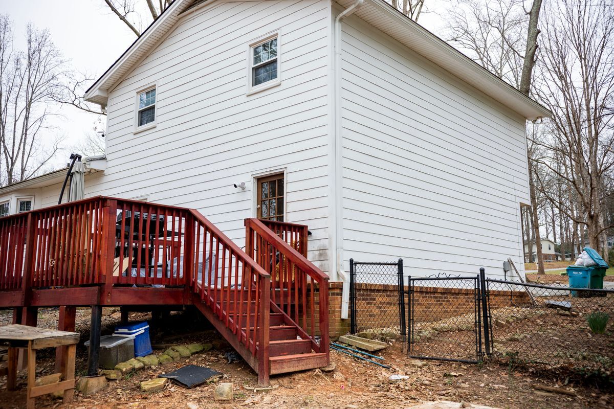 Building Photo - 917 Chartley Dr SW