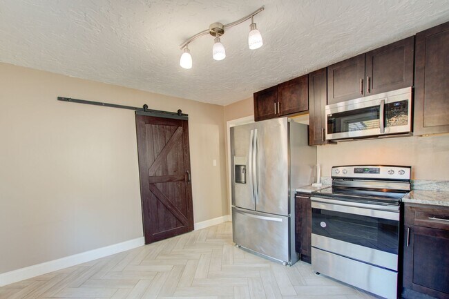 Building Photo - 200 Cynthia Dr