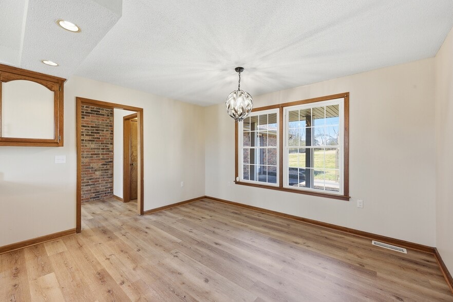 Building Photo - 1325 Sun Valley Rd