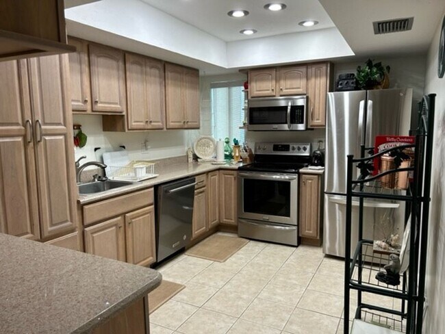 Building Photo - Venice, FL MACARTHUR BEACH Gated Comm. 2/2...