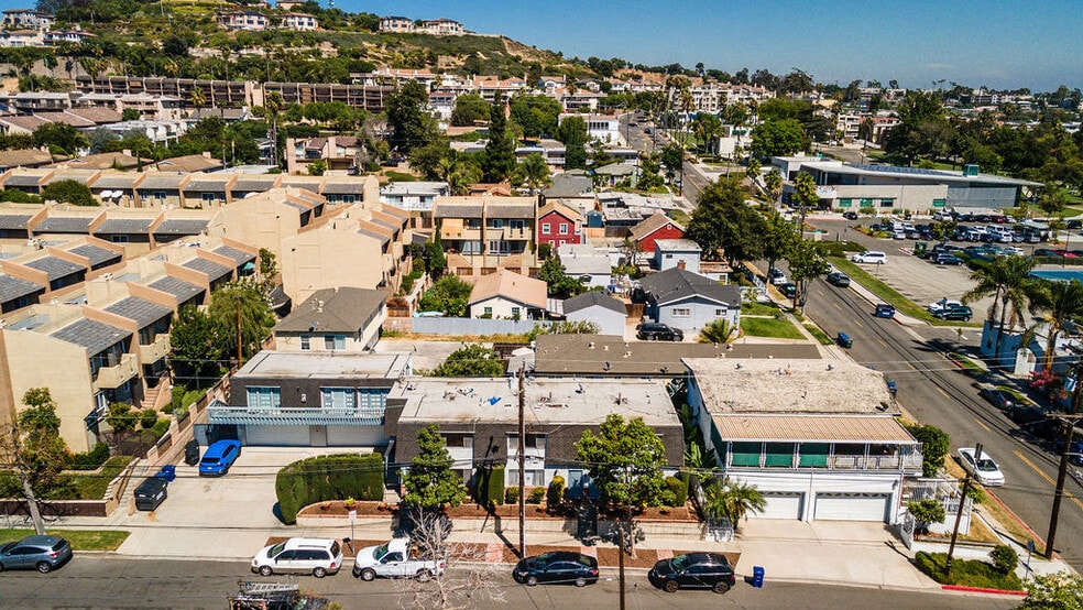 Building Photo - 2210 Gaviota Ave