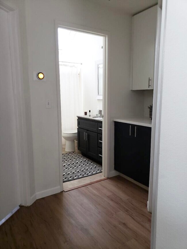 Building Photo - 207 Compass Point Ct