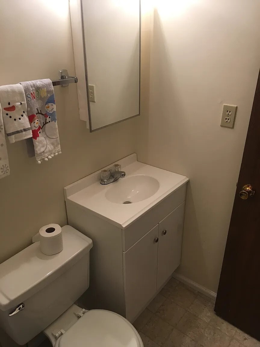 Building Photo - 1313 East Walnut