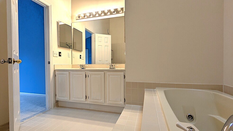 Building Photo - 1379 Heritage Oak Way