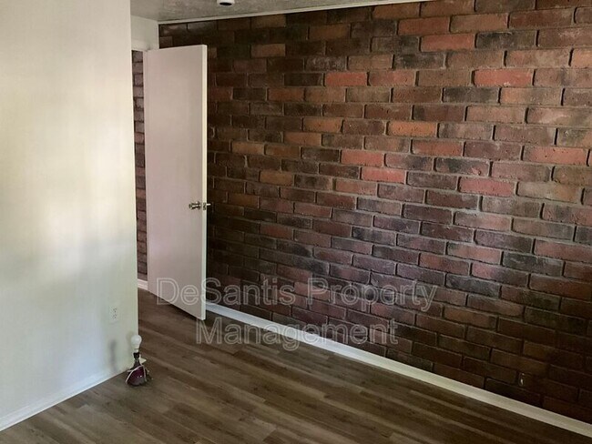Building Photo - 446 Crosby Drive