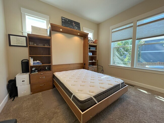 Building Photo - Expansive 4-Bedroom Home with Office, Ente...