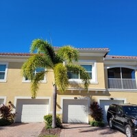 Building Photo - BACK ON THE MARKET-Seasonal/short term 3/2...