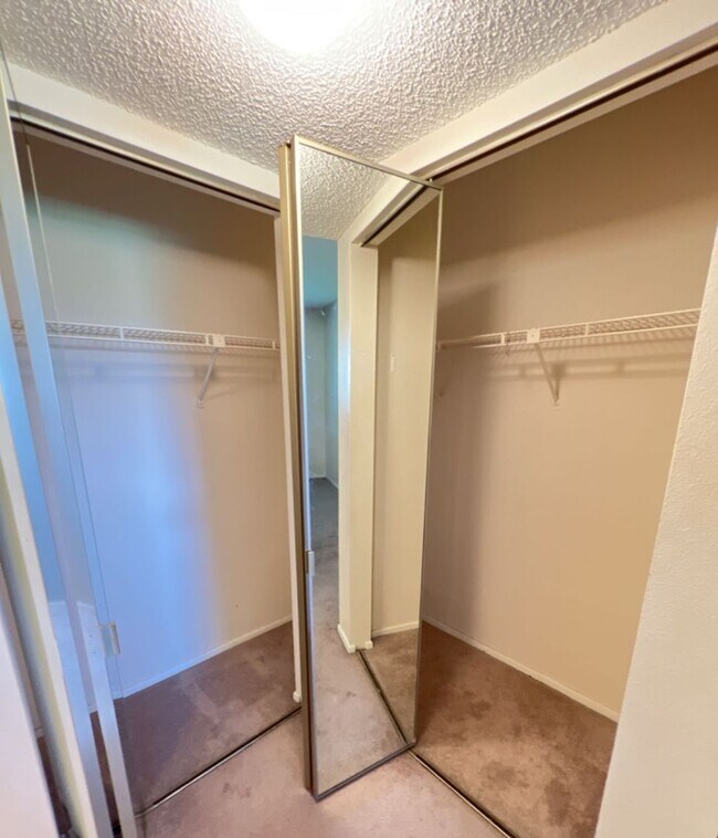 Building Photo - 2/2 Upstairs Silver Downs Condo in Silver ...