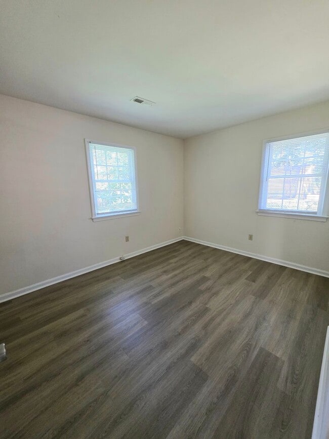 Building Photo - Move In Ready 3 Bedroom Ranch!