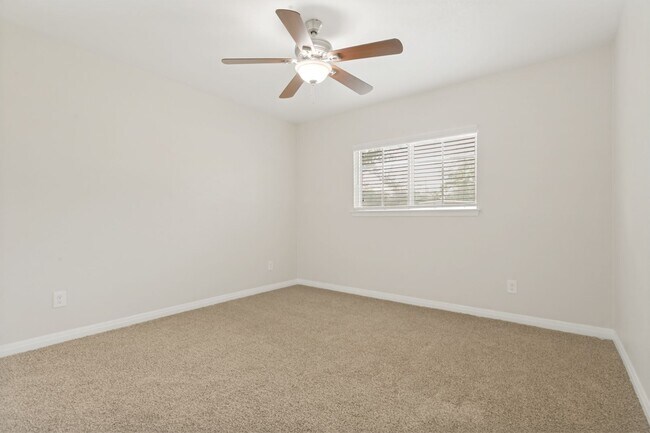 Building Photo - 5-BEDROOM HOME IN WILSHIRE TERRACE