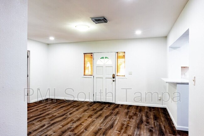 Building Photo - 3402 W Van Buren Dr