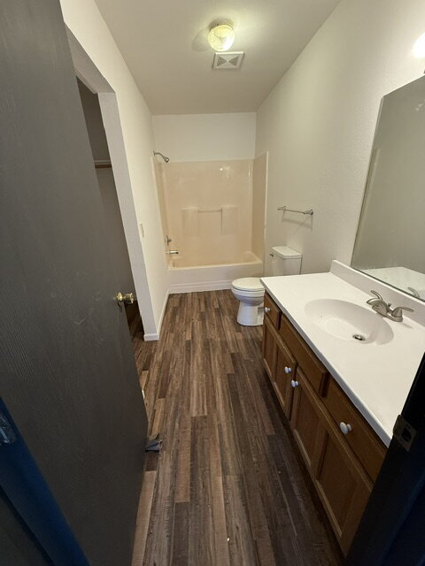 Building Photo - 2 bedroom 2 bath apartment for rent