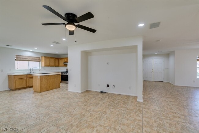 Building Photo - 210 Lynbrook St