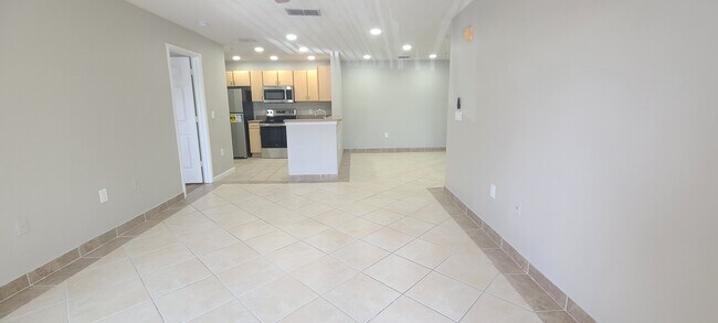 Building Photo - 940 Village Trail