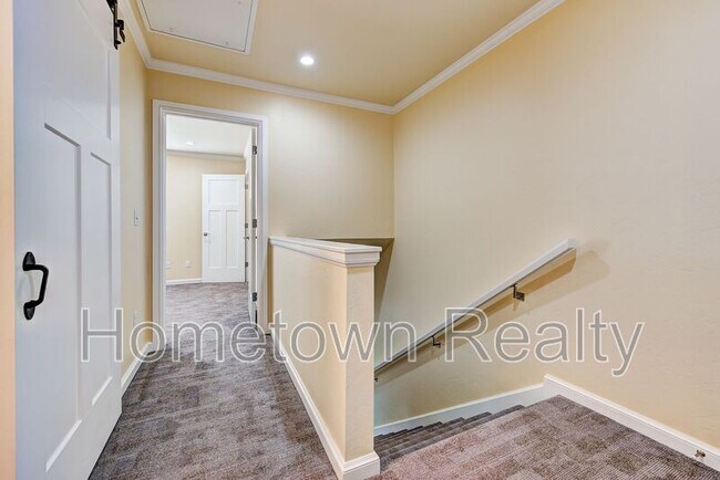 Building Photo - 1115 N Billen Ave