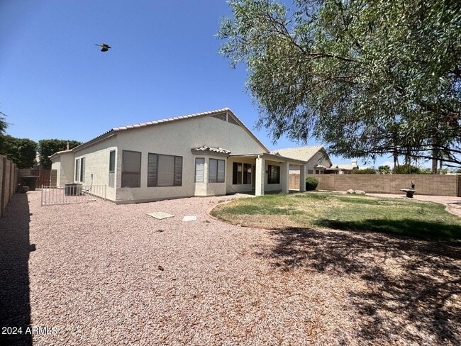 Building Photo - 1795 W Canary Way