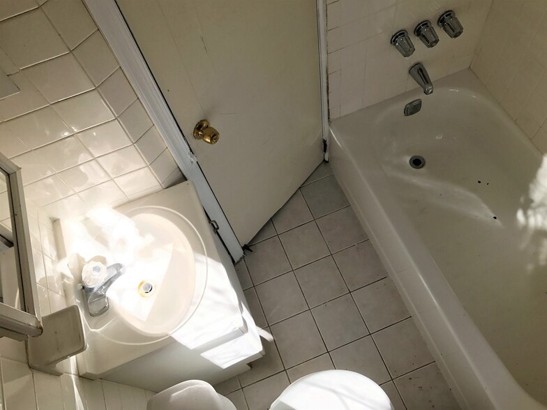 Bathroom - 3610 Olive St