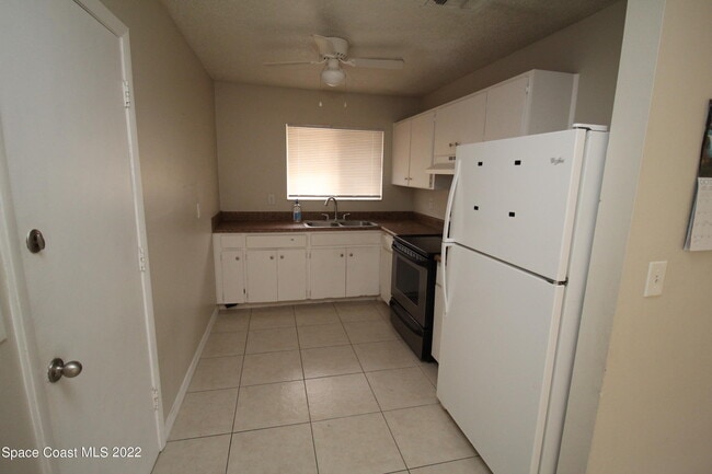 Building Photo - 992 Sable Cir SE