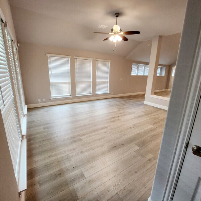 Building Photo - 1312 Carancho Dr