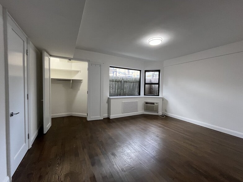 Building Photo - 20 Beekman Pl